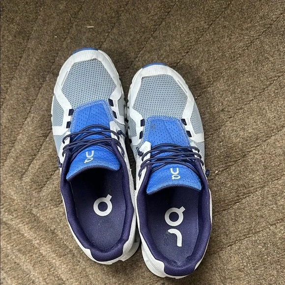 On cloud sneakers - Picture 2 of 6